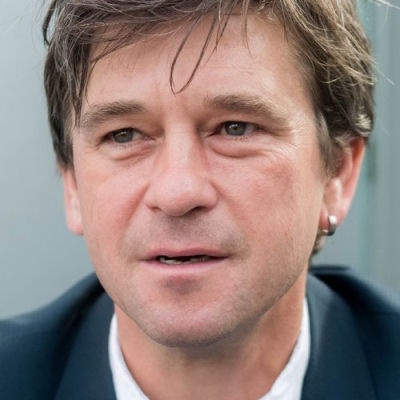 Peter Schneider image